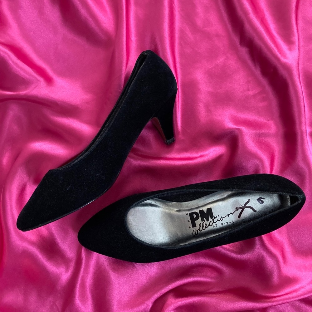 Black velvet kitten heels 🐈‍⬛